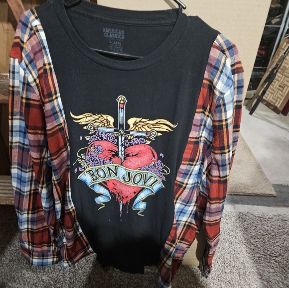 upcycled Bon Jovi tee with flannel sleeves 🎸🎸 - Picture 4 of 5